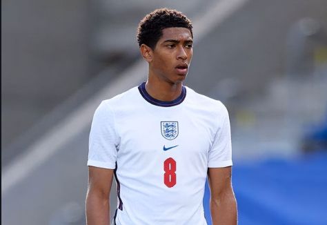 边路内切至 边路内切至